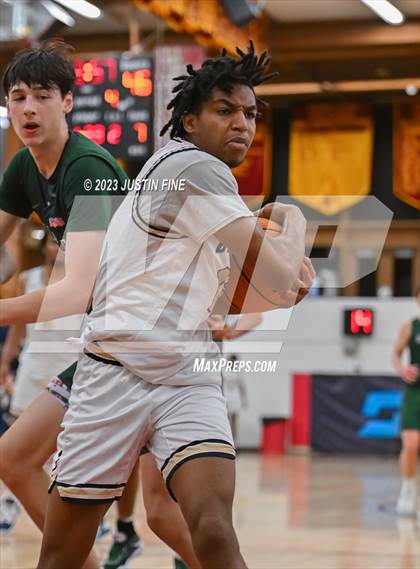 Thumbnail 2 in St. John Bosco vs. De La Salle (Torrey Pines Holiday Classic) photogallery.