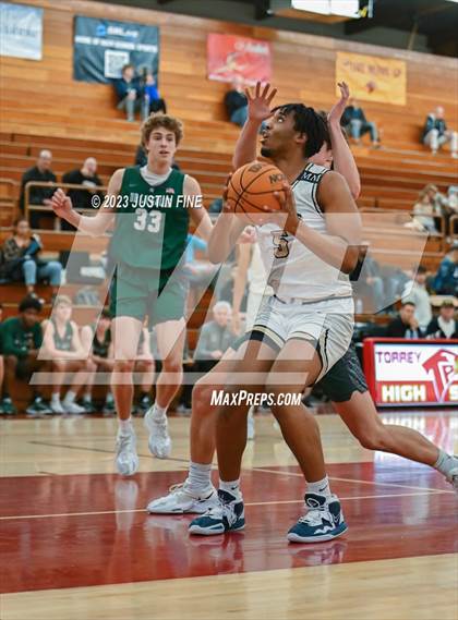 Thumbnail 3 in St. John Bosco vs. De La Salle (Torrey Pines Holiday Classic) photogallery.