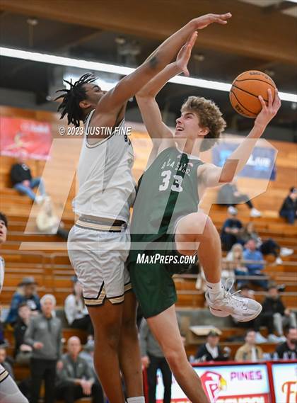 Thumbnail 1 in St. John Bosco vs. De La Salle (Torrey Pines Holiday Classic) photogallery.