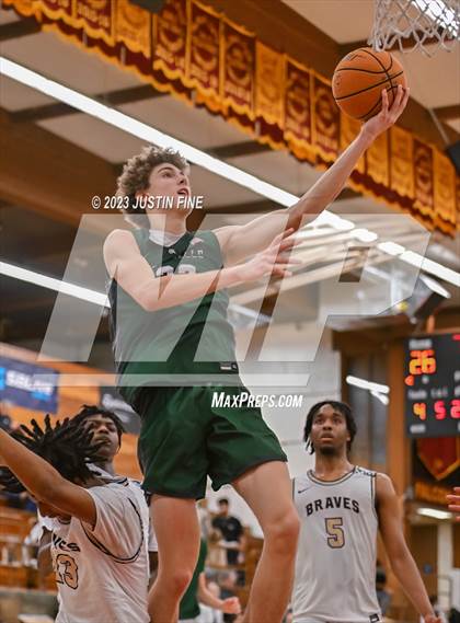Thumbnail 3 in St. John Bosco vs. De La Salle (Torrey Pines Holiday Classic) photogallery.