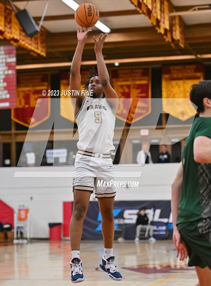Thumbnail 2 in St. John Bosco vs. De La Salle (Torrey Pines Holiday Classic) photogallery.