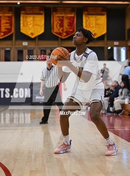 Thumbnail 1 in St. John Bosco vs. De La Salle (Torrey Pines Holiday Classic) photogallery.
