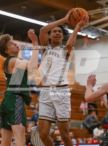 Thumbnail 3 in St. John Bosco vs. De La Salle (Torrey Pines Holiday Classic) photogallery.