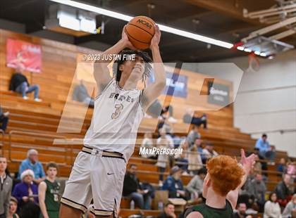Thumbnail 2 in St. John Bosco vs. De La Salle (Torrey Pines Holiday Classic) photogallery.