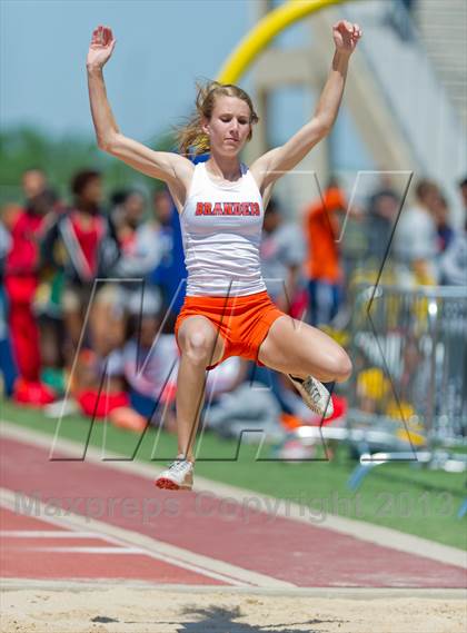 Thumbnail 2 in NISD District Track Meet photogallery.