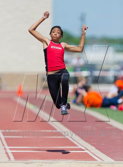 Thumbnail 2 in NISD District Track Meet photogallery.