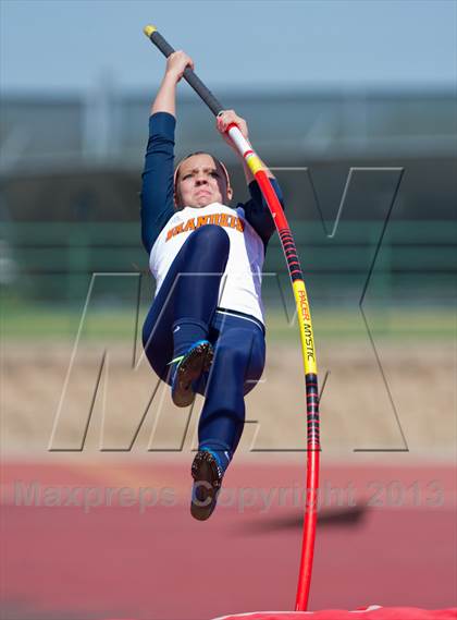 Thumbnail 3 in NISD District Track Meet photogallery.
