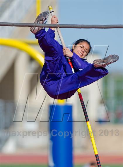 Thumbnail 2 in NISD District Track Meet photogallery.