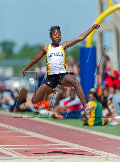 Thumbnail 2 in NISD District Track Meet photogallery.