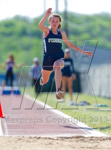 Thumbnail 1 in NISD District Track Meet photogallery.
