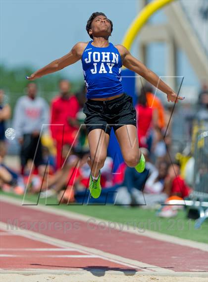 Thumbnail 3 in NISD District Track Meet photogallery.
