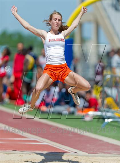 Thumbnail 1 in NISD District Track Meet photogallery.