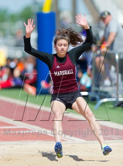 Thumbnail 3 in NISD District Track Meet photogallery.