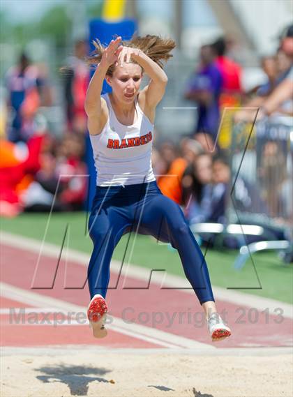 Thumbnail 2 in NISD District Track Meet photogallery.