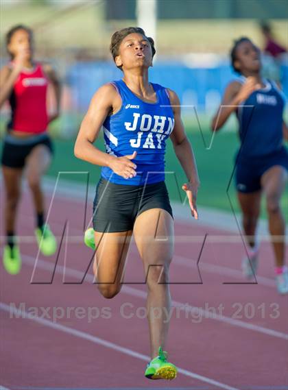 Thumbnail 3 in NISD District Track Meet photogallery.