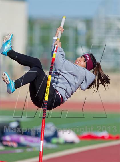 Thumbnail 1 in NISD District Track Meet photogallery.