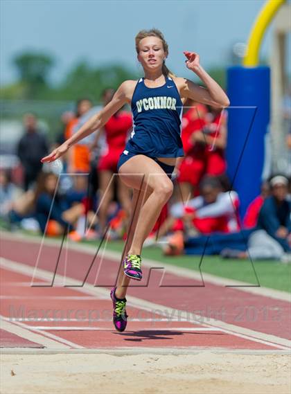 Thumbnail 1 in NISD District Track Meet photogallery.