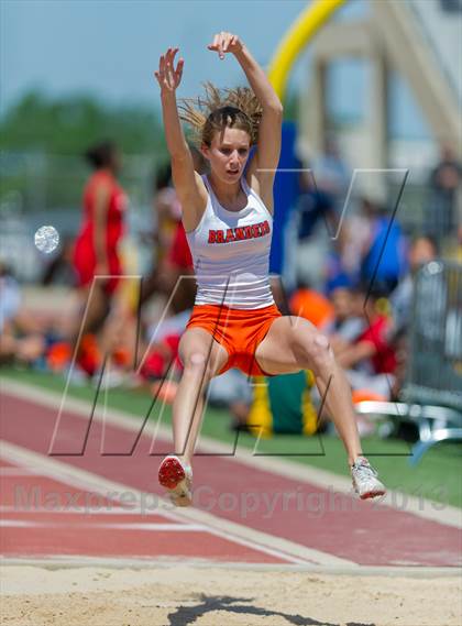 Thumbnail 1 in NISD District Track Meet photogallery.