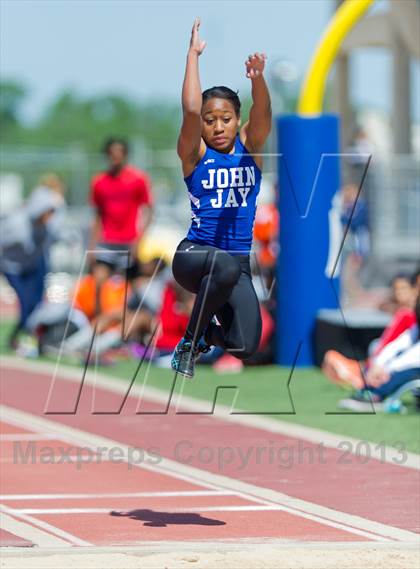 Thumbnail 3 in NISD District Track Meet photogallery.