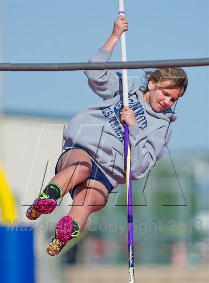 Thumbnail 2 in NISD District Track Meet photogallery.
