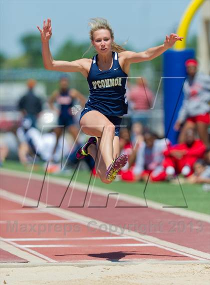 Thumbnail 3 in NISD District Track Meet photogallery.