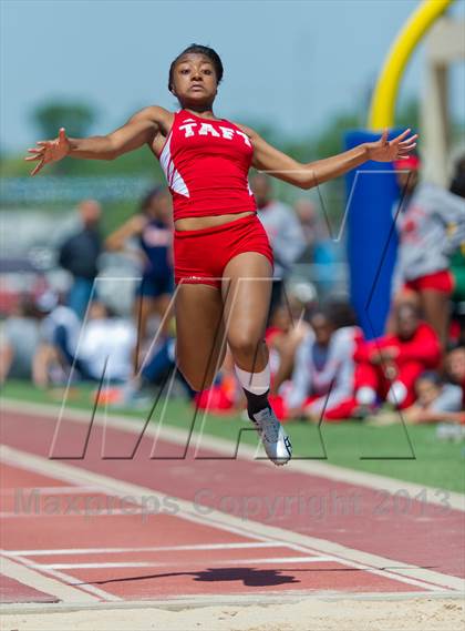 Thumbnail 2 in NISD District Track Meet photogallery.