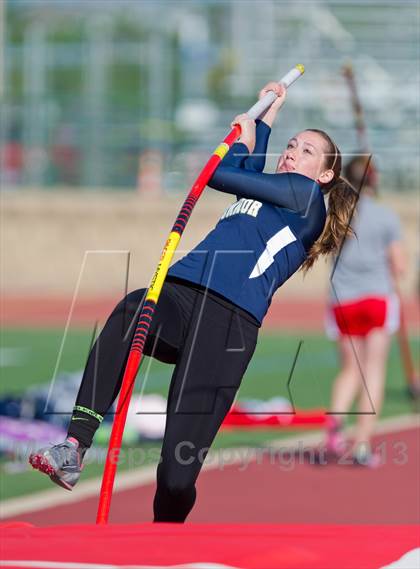 Thumbnail 2 in NISD District Track Meet photogallery.