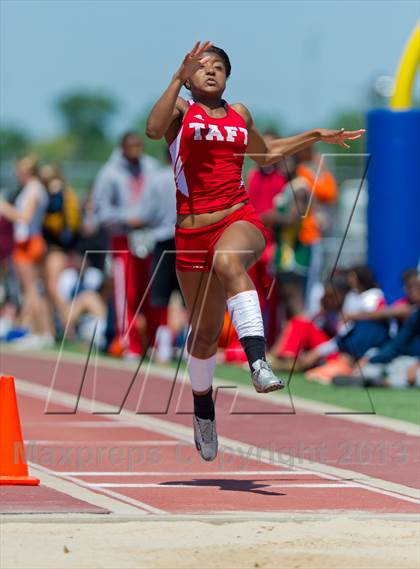 Thumbnail 3 in NISD District Track Meet photogallery.