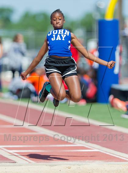 Thumbnail 1 in NISD District Track Meet photogallery.
