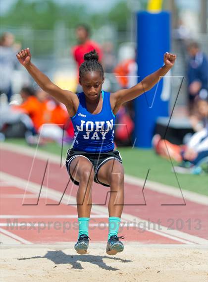 Thumbnail 2 in NISD District Track Meet photogallery.