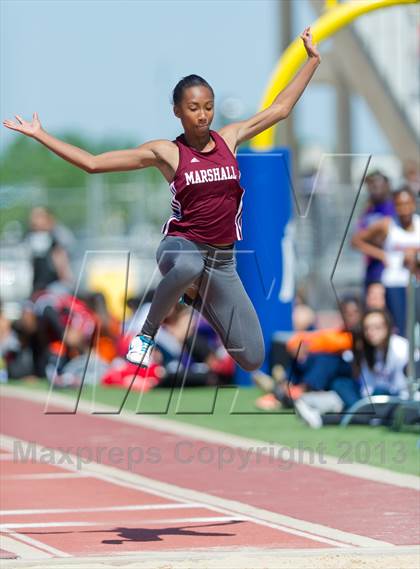 Thumbnail 1 in NISD District Track Meet photogallery.