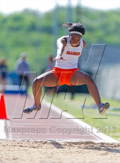 Thumbnail 3 in NISD District Track Meet photogallery.