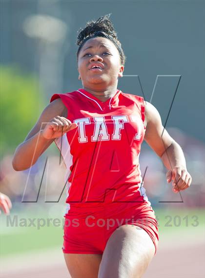 Thumbnail 1 in NISD District Track Meet photogallery.