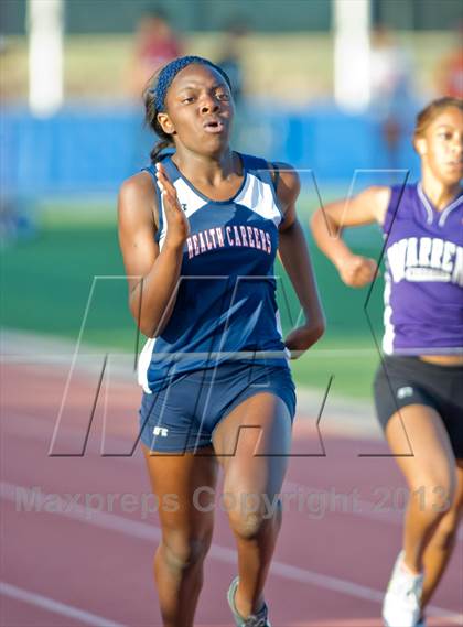 Thumbnail 1 in NISD District Track Meet photogallery.
