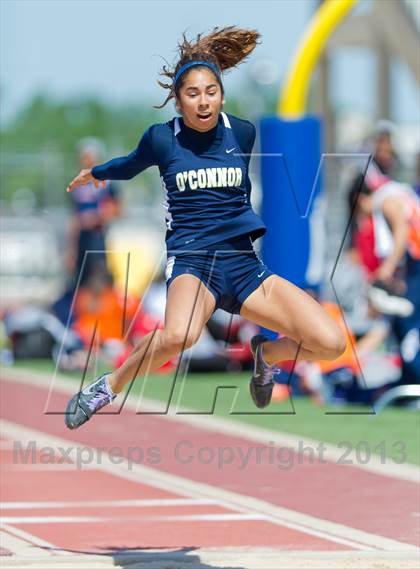 Thumbnail 1 in NISD District Track Meet photogallery.