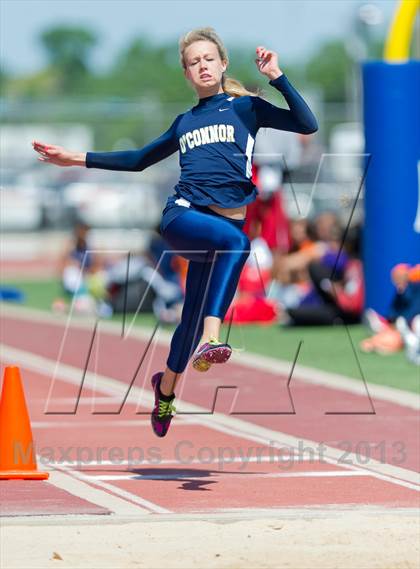 Thumbnail 2 in NISD District Track Meet photogallery.