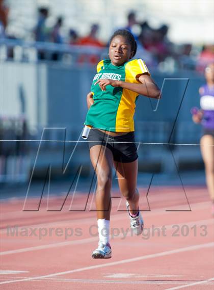 Thumbnail 1 in NISD District Track Meet photogallery.