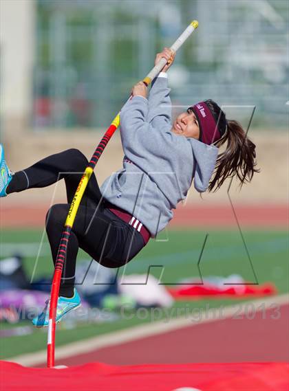 Thumbnail 3 in NISD District Track Meet photogallery.