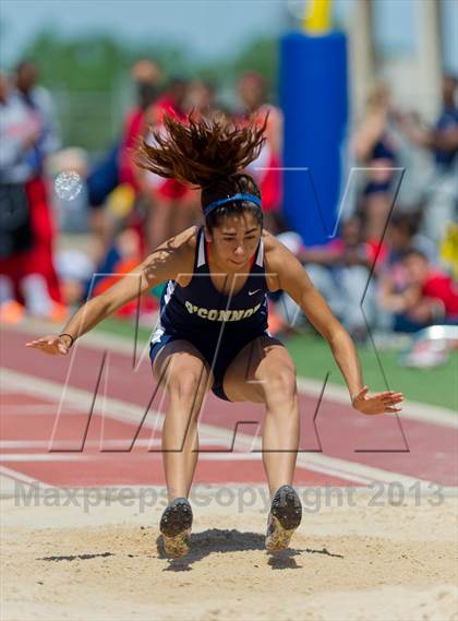 Thumbnail 3 in NISD District Track Meet photogallery.