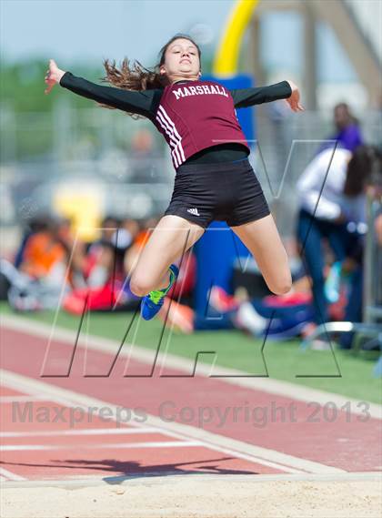 Thumbnail 1 in NISD District Track Meet photogallery.