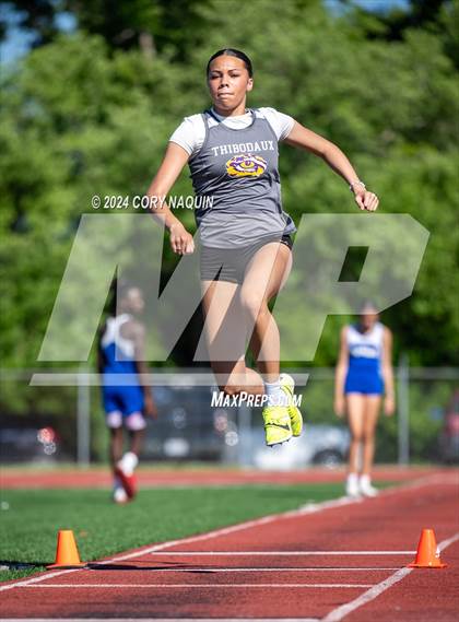 Thumbnail 1 in Tiger Relays photogallery.