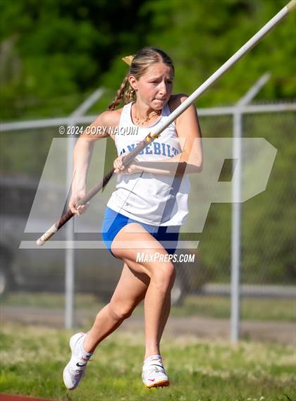 Thumbnail 2 in Tiger Relays photogallery.