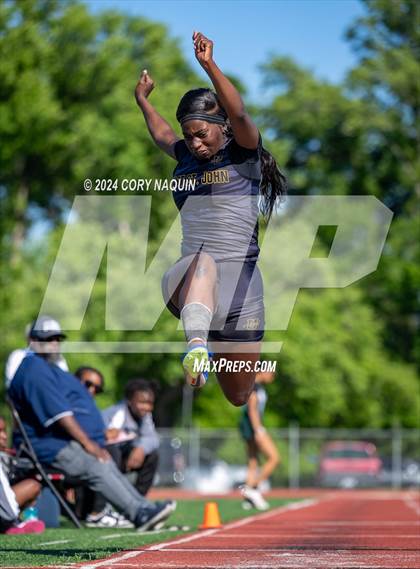 Thumbnail 3 in Tiger Relays photogallery.