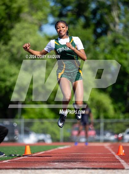 Thumbnail 1 in Tiger Relays photogallery.