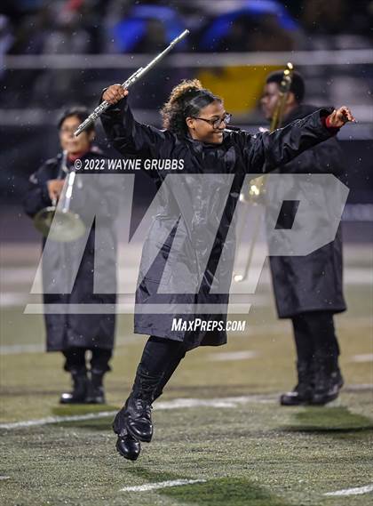 Thumbnail 1 in Longview vs. Port Arthur Memorial (UIL 5A DI Region Semifinal) photogallery.