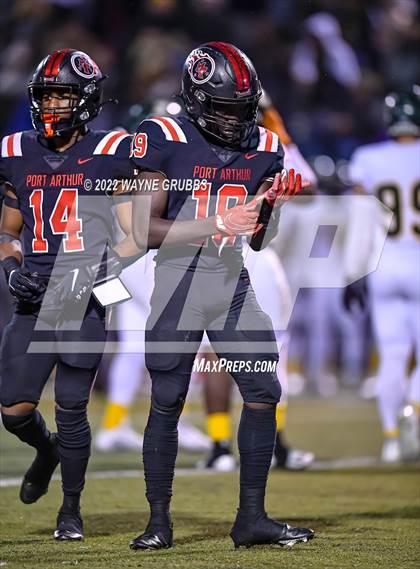 Thumbnail 1 in Longview vs. Port Arthur Memorial (UIL 5A DI Region Semifinal) photogallery.