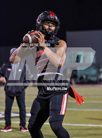 Thumbnail 2 in Longview vs. Port Arthur Memorial (UIL 5A DI Region Semifinal) photogallery.