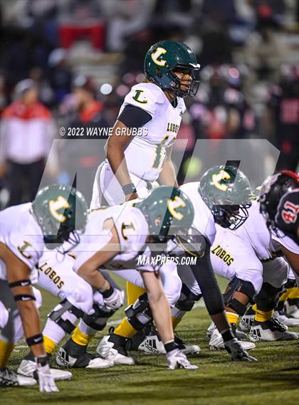 Thumbnail 2 in Longview vs. Port Arthur Memorial (UIL 5A DI Region Semifinal) photogallery.