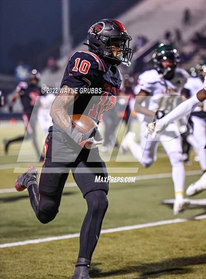 Thumbnail 2 in Longview vs. Port Arthur Memorial (UIL 5A DI Region Semifinal) photogallery.
