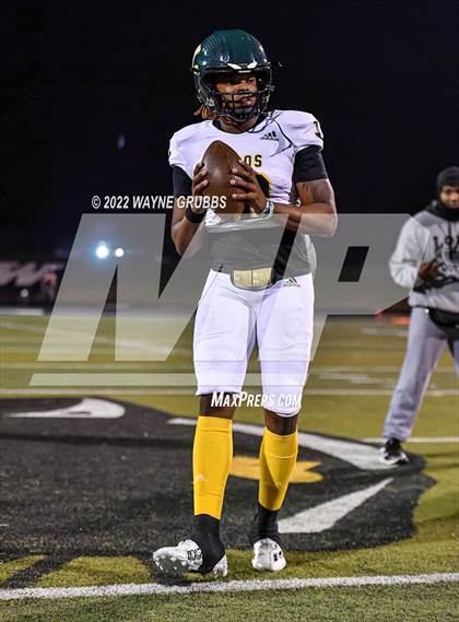 Thumbnail 1 in Longview vs. Port Arthur Memorial (UIL 5A DI Region Semifinal) photogallery.